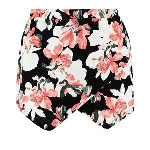 Boohoo “Francesca Lily Floral Skort”